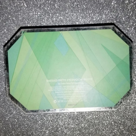 Tarina Tarantino Emerald Pretty Eyeshadow Palette - Picture 7 of 8